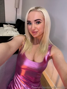 Dm to play now 40 5 min video call 70 for 10 40 10 min live sexting 60