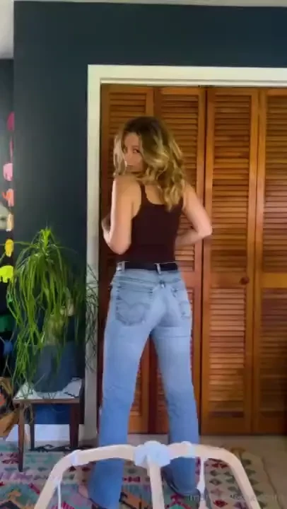 A little but shot because i fit in my pre pregnancy jeans and i love 