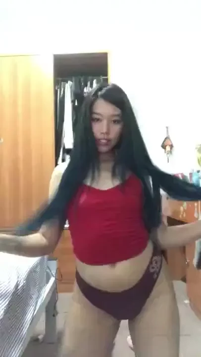 My booty is red because i kept spanking it harro my booty needs more 