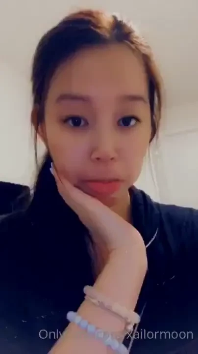 Can someone please send kisses and gently pat my back and booty 