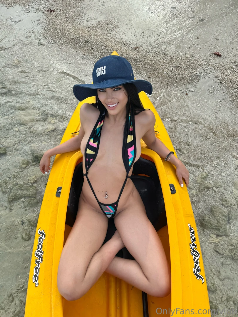 Model sets how it works first pic free 3 bikini pix 3 tit pix 3 nudes 