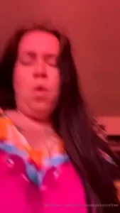 You know you tryna get under this muu muu