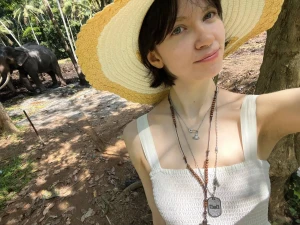 Hey hey everyone now im traveling a bit in sri lanka with my bffs part 13