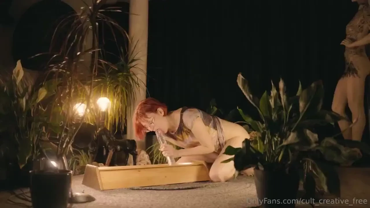 Thelunasparks riding the dildo bench she chose the biggest dildo and 