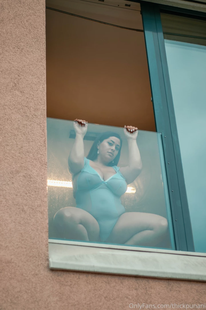 Just making my neighbors horny to sweeten their lockdown 