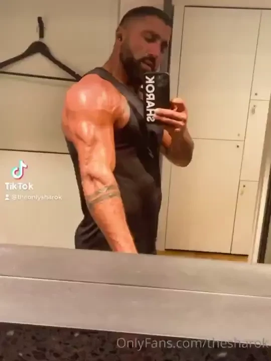 I need someone to lick me dry 