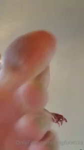 Alright the socks are off and now my gigantic feet just wanna squish