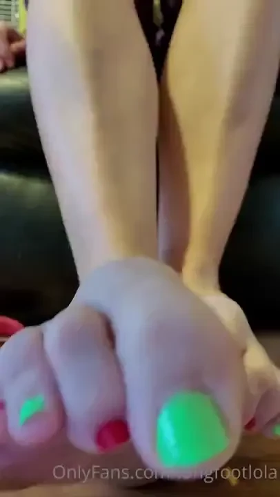 Do you prefer toes or soles well your in luck because this video has 