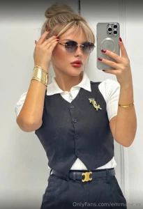 What do you think of my look i m in the mood to be a business girl