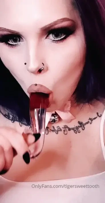 Such a pretty toy swipe 