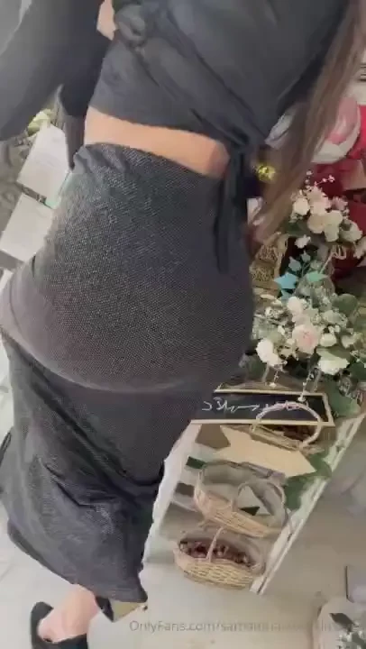 Omg look how round and juicy my butt has become from the gym 