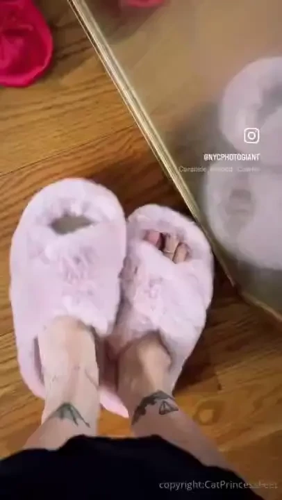 Fluffy slippers and pink toes 