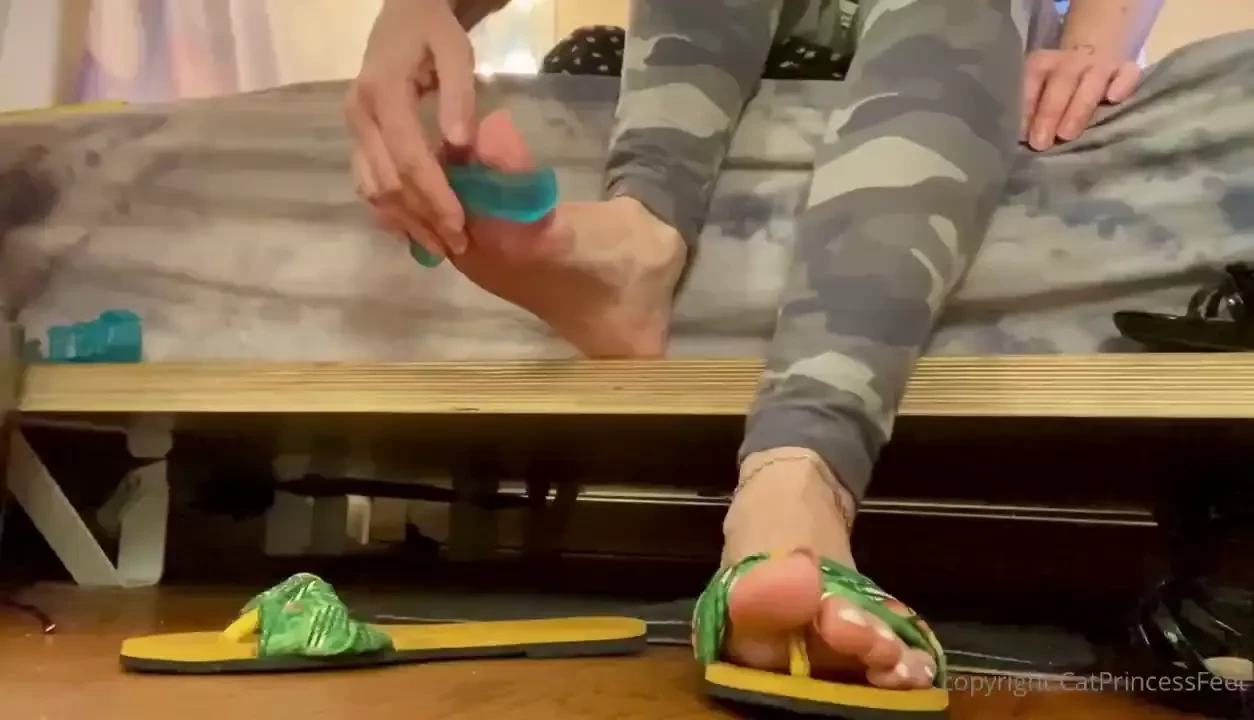 Under my feet dangles n fancy flipflops 