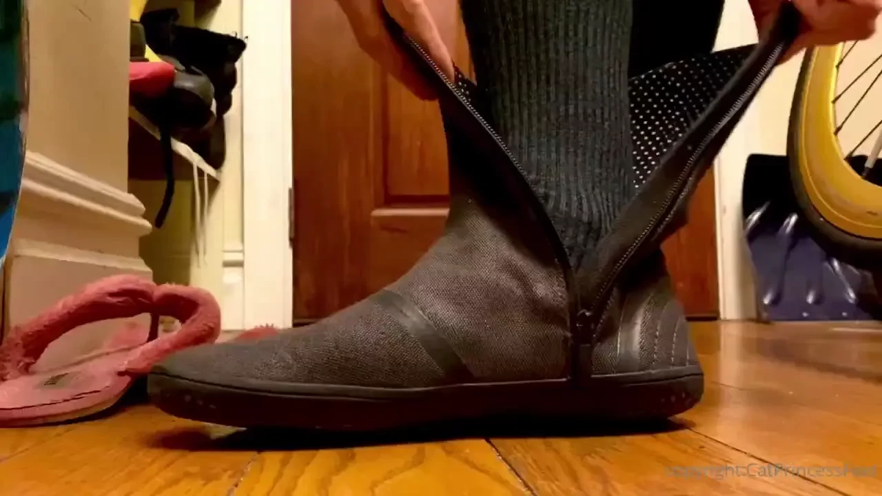 Come smell them fresh out the boots 