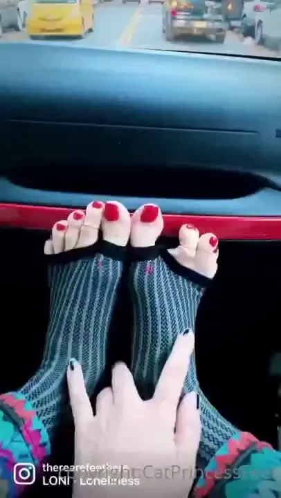 Car feet treats would u be sble to watch the road 