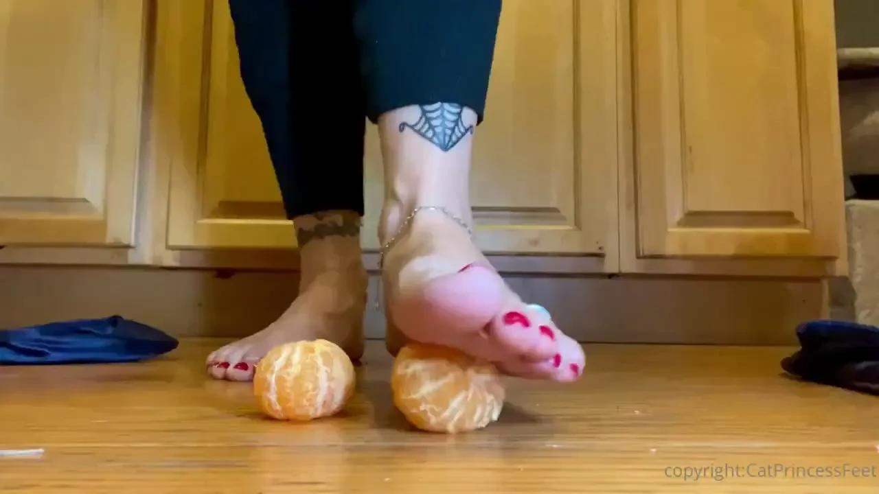 Sunday is for stepping on orange squish or giant bubbly wrap part 1 