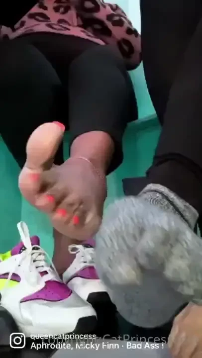 Drinks n footsies with yourchocolategoddess312 would you be watching part 3 