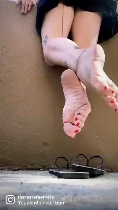 Peeking like always eh 