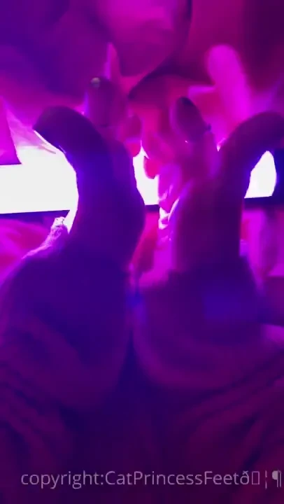 Lights milf feets action 