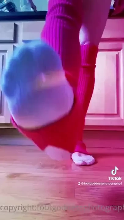 Legwarmers and lace shoe liners 