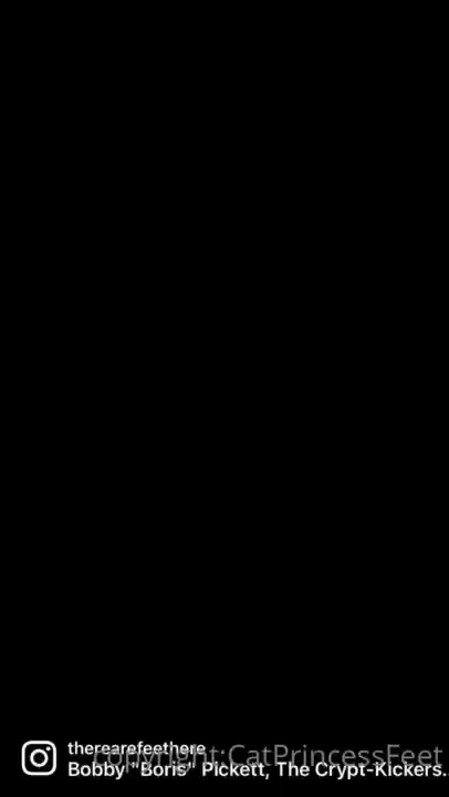 My kind of spooky experimented with some flashes amp feet part 1 