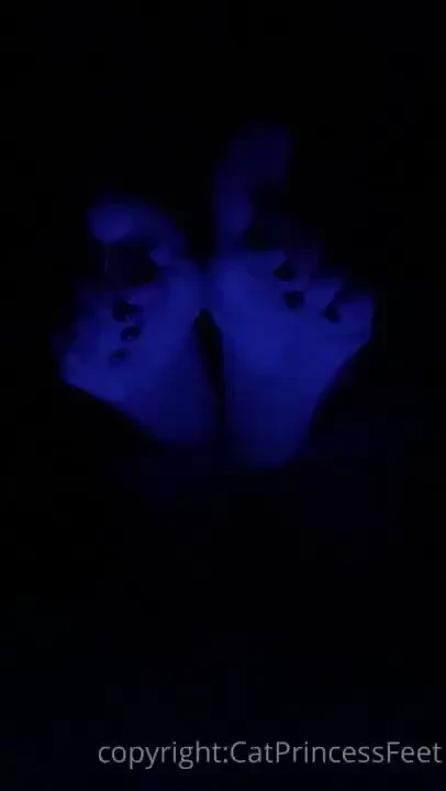 My kind of spooky experimented with some flashes amp feet part 2 