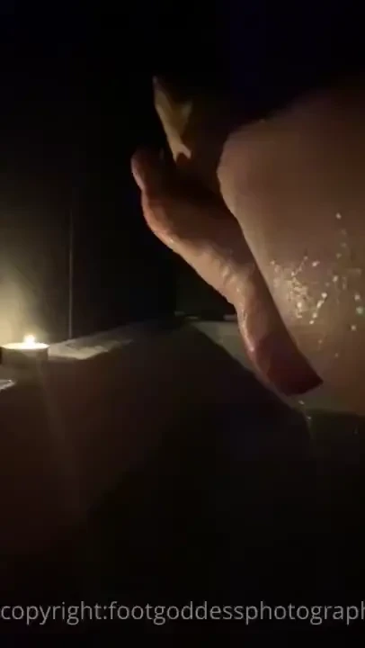Bath videos coming in ur dm 4 min lots of feet tit juggling ass and 