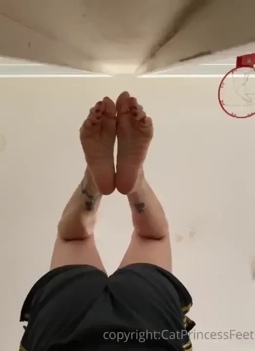Headstand feet for some sweetdreemz goodnight fckr stills or video 