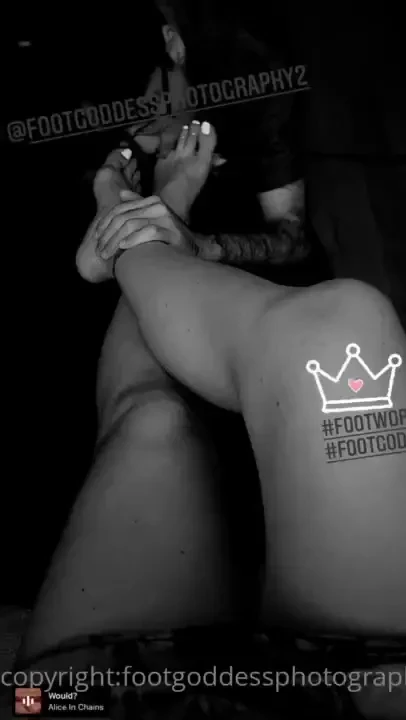 Lonewind worshipping these princessfeet as he should 