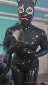Just a bit of kitty pawing around sorry for the loud breathing the way