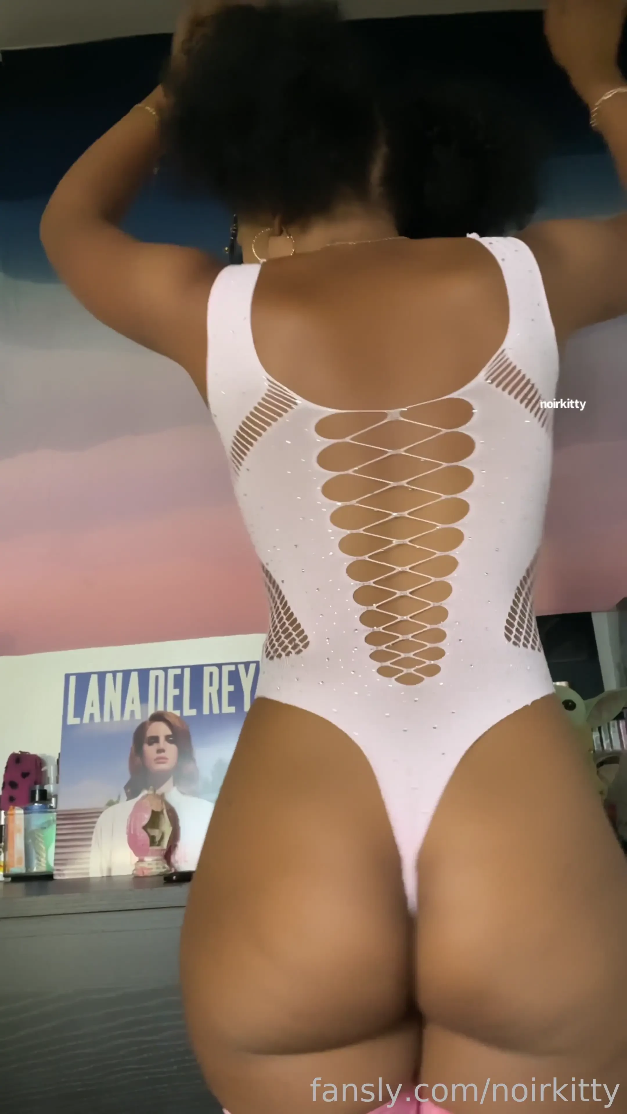 Not sure which outfit i prefer 