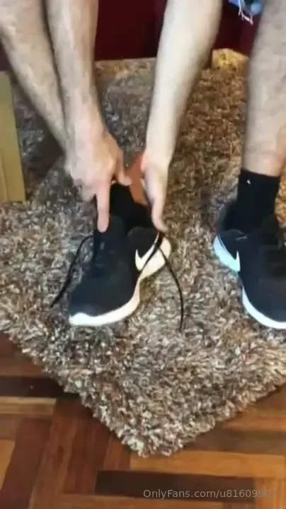 Feet wank fully naked 