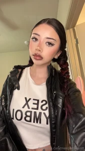 Yeah i m the sex symbol your mom warned you about