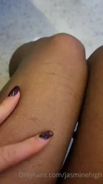 Do you like black nylon tights 