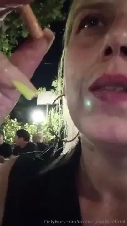 Sigaretta al ristorante durante una cena con i colleghi di lavoro part 1 