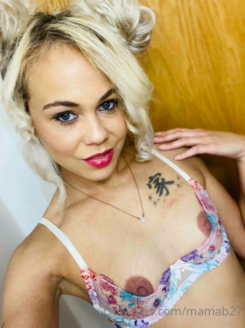 Lick and pinch these nipples 