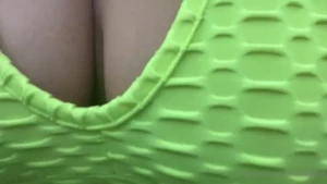 He salido a compra un par de cosas al super con el mono que me part 1