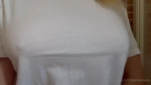 Camiseta mojada quieres me suelo meter en la ducha con ropa a menudo