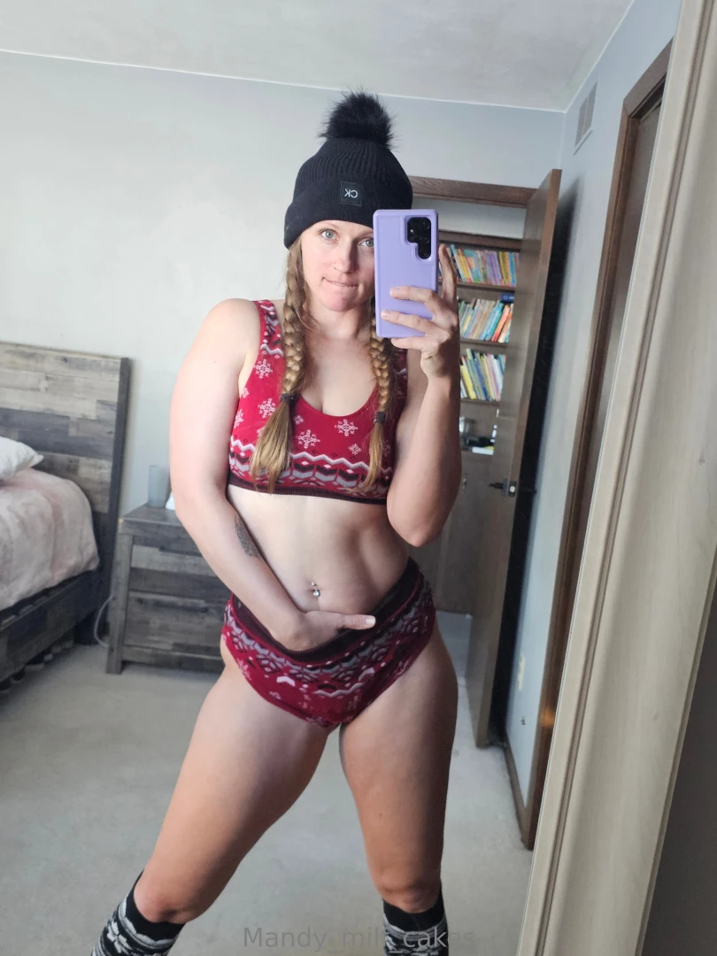 The perfect outfit for a snowy day now come warm me up baby 