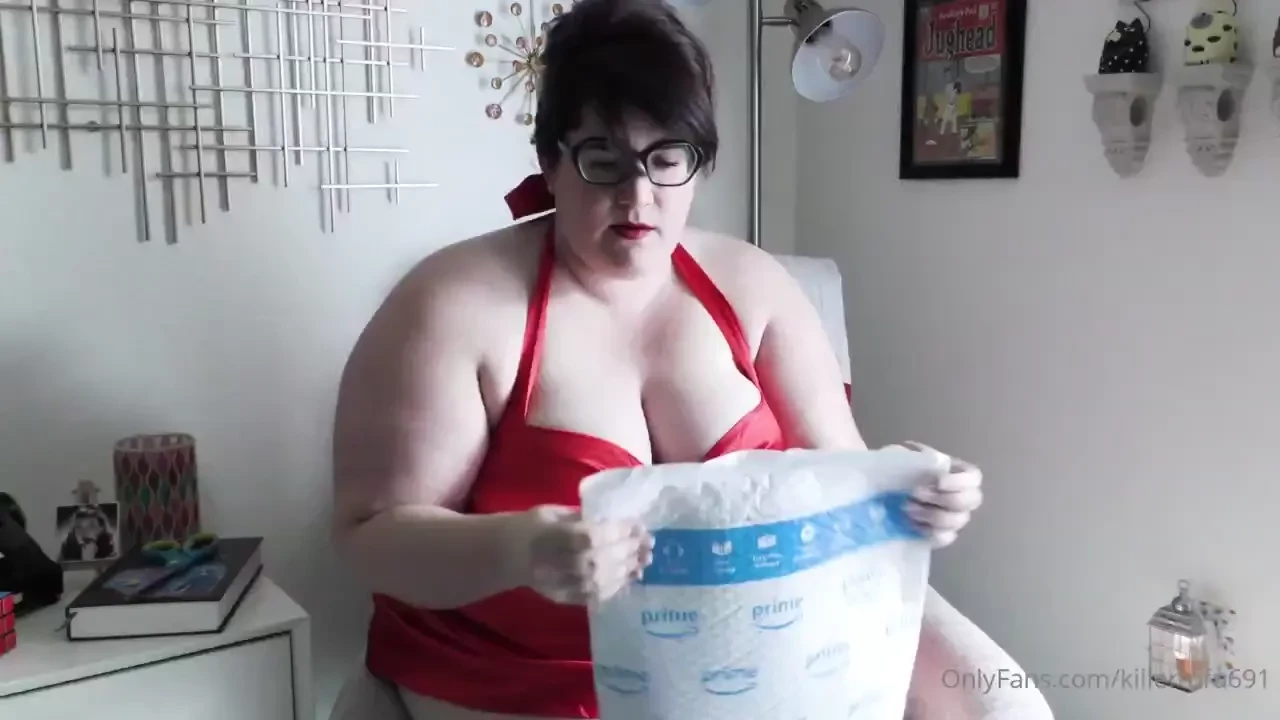 My first unboxing video watch me unbox a realistic dildo courtesy of 