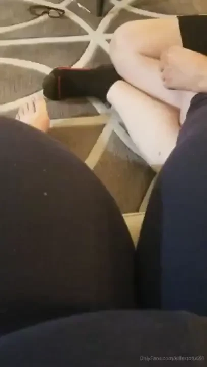 Teaser clip of my toenails getting polished 