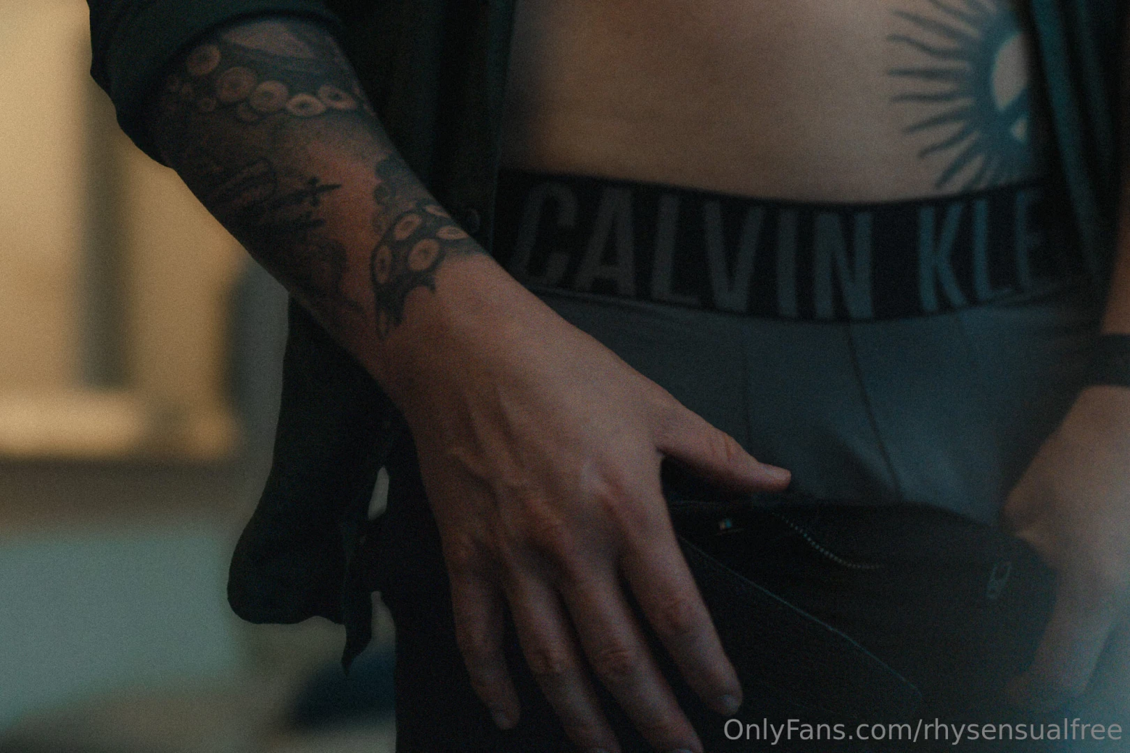 I like to undress in my calvin s 