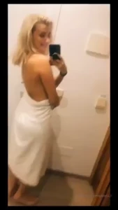 Motivada despu s de una rica tina de ba o