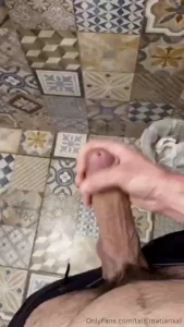 Got horny in a restaurant - went to toilette and needed to bust a nut