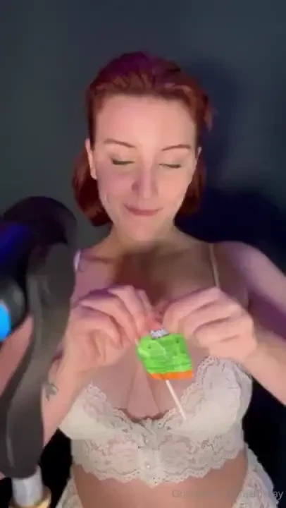Spitty sucker sucking mouth sounds sucking extra hard on this sucker 