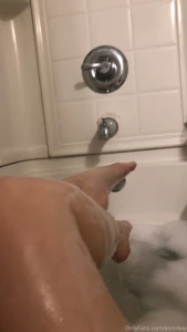 Check your dm s for a bubbly finger surprise it s soooo wet part 2