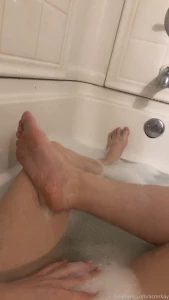 Check your dm s for a bubbly finger surprise it s soooo wet part 3