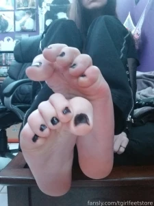 Transfeet tgirlfeet footfetish footdom findomme part 3