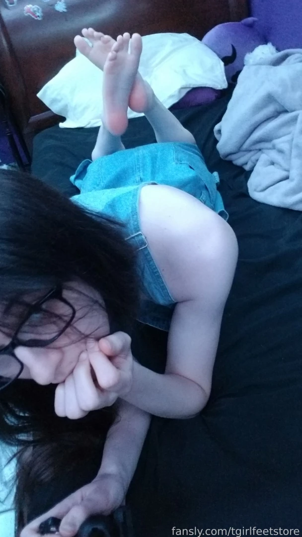 Thepose footfetish tgirl part 1 