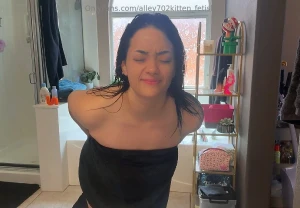 Gassy right after the shower get ready to lock your lips on my ass